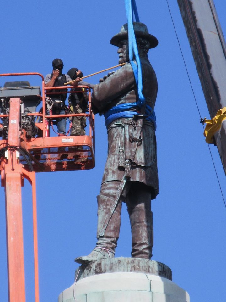 ROBERT E. LEE STATUE BEING REMOVED IN NEW ORLEANS