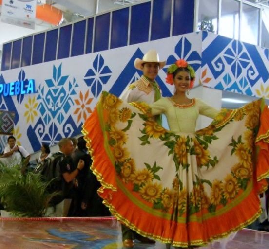 Model shows off “China” dress at Mexico’s Tianguis travel trade fair.