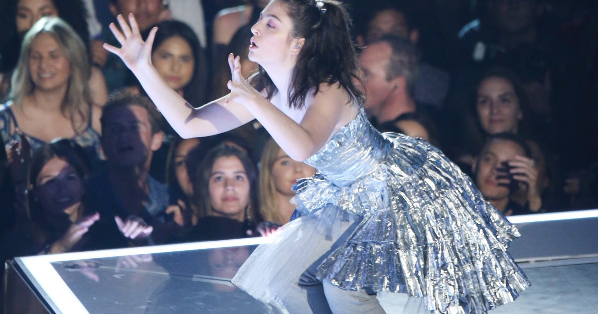 MTV VMAs 2017: Lorde's Interpretive Dancing Sparks Flurry Of Hilarious ...