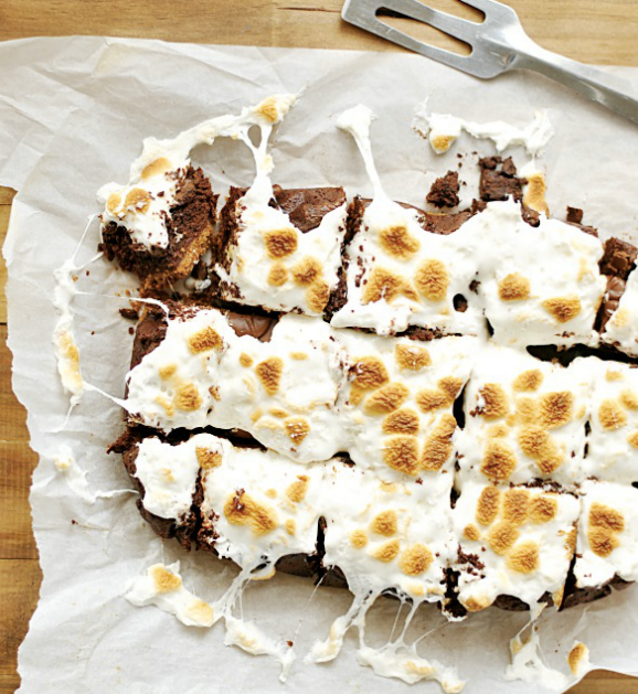 Get the Slow Cooker S’mores Brownies recipe from Something Swanky