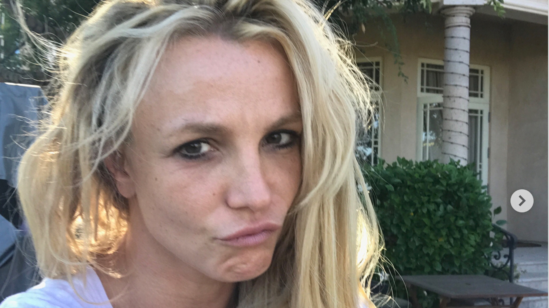 Please Welcome Britney Spears Into The No Makeup Monday Club Huffpost Life