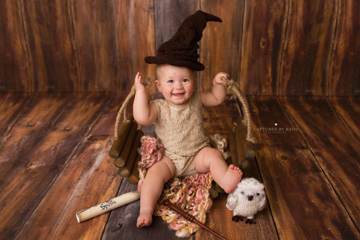 “Once her first birthday started creeping up, I thought it would be so cute to see the growth in one short year by having her pose in the exact same setup,” Katie told HuffPost. 