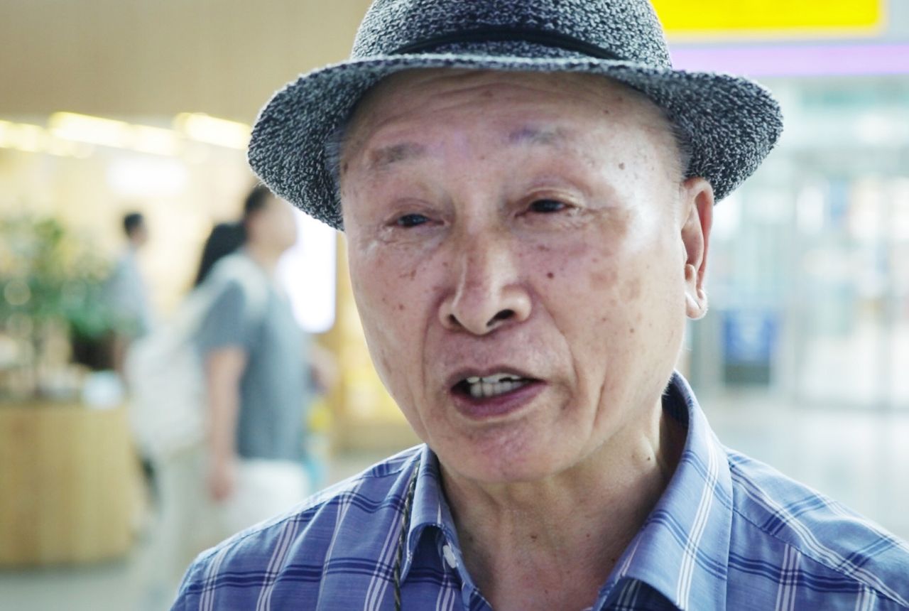 Eighty-four year-old Oh-Jae Kwon talks to reports at Seoul's major railway station. 