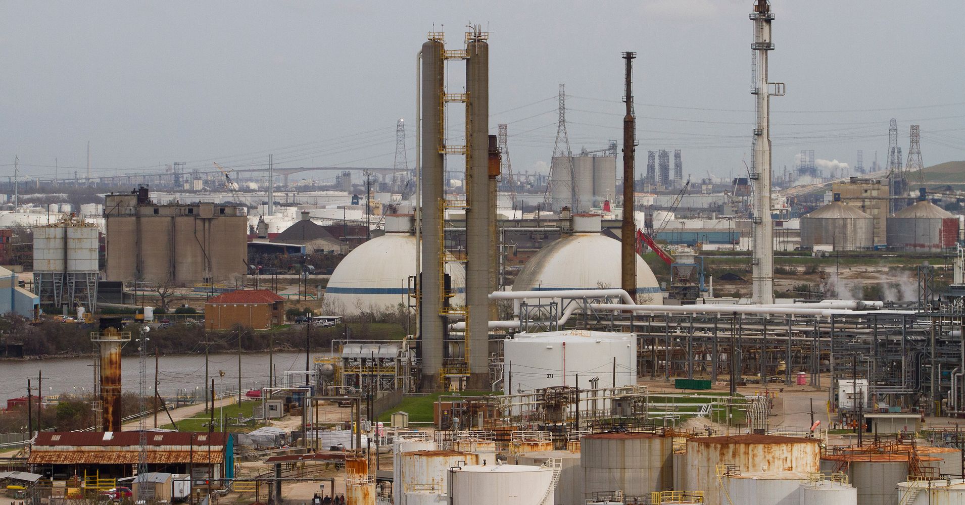 Chemical Plant Near Houston Warns It's About To Explode | HuffPost1910 x 1000