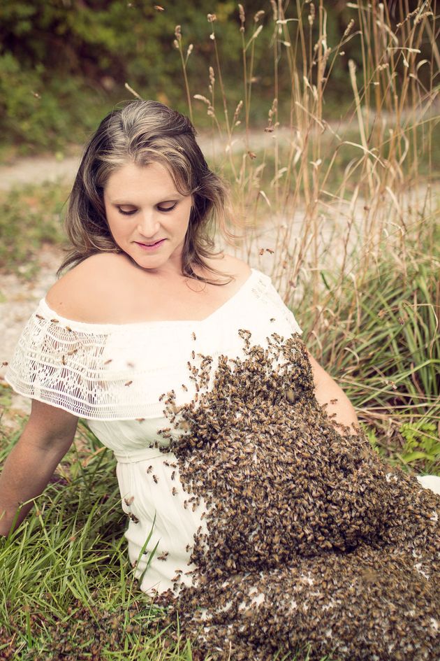 Pregnant Mum Covers Baby Bump In 20000 Bees For Maternity Photoshoot