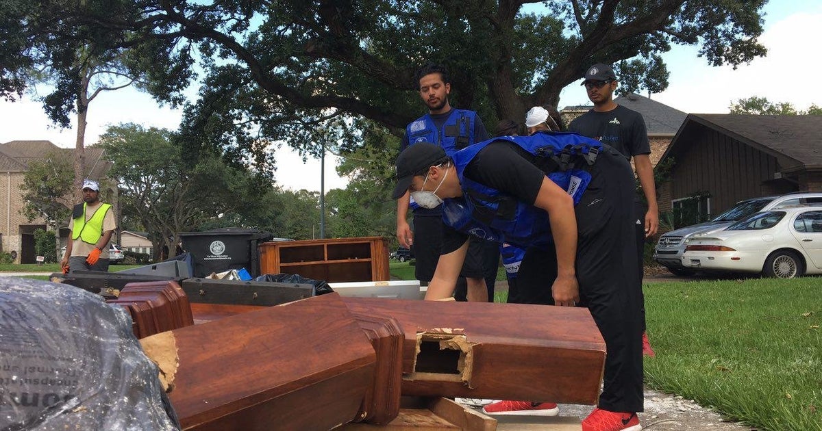 On Holiest Day In Islamic Calendar, Houston Muslims Lend A Helping Hand ...