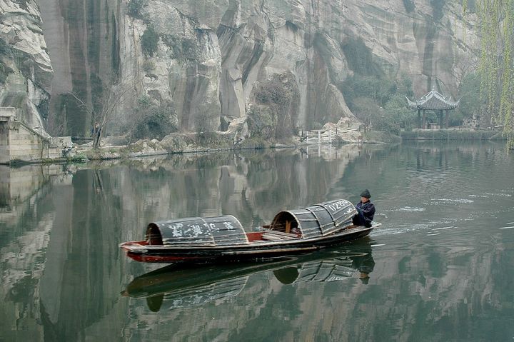 <p><em>Traditional boats powered by oars pushed by feet, at East Lake, a preserved village in Zhejiang</em></p>