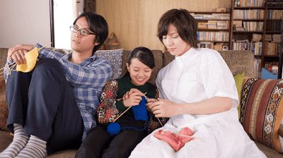 Makio (Kenta Kiritani), Tomo (Rinka Kakihara), and Rinko (Toma Ikuta) share a common hobby in Close-Knit 