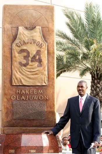 The Rockets honored Dream with a unique sculpture in 2008.