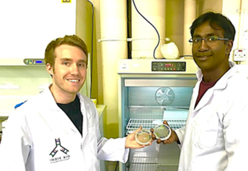 <strong>Cofounders of MicroSynbiotiX (Left- Antonio Lamb, Right- Simon Jegan Porphy Jegathese) celebrating their acceptance t