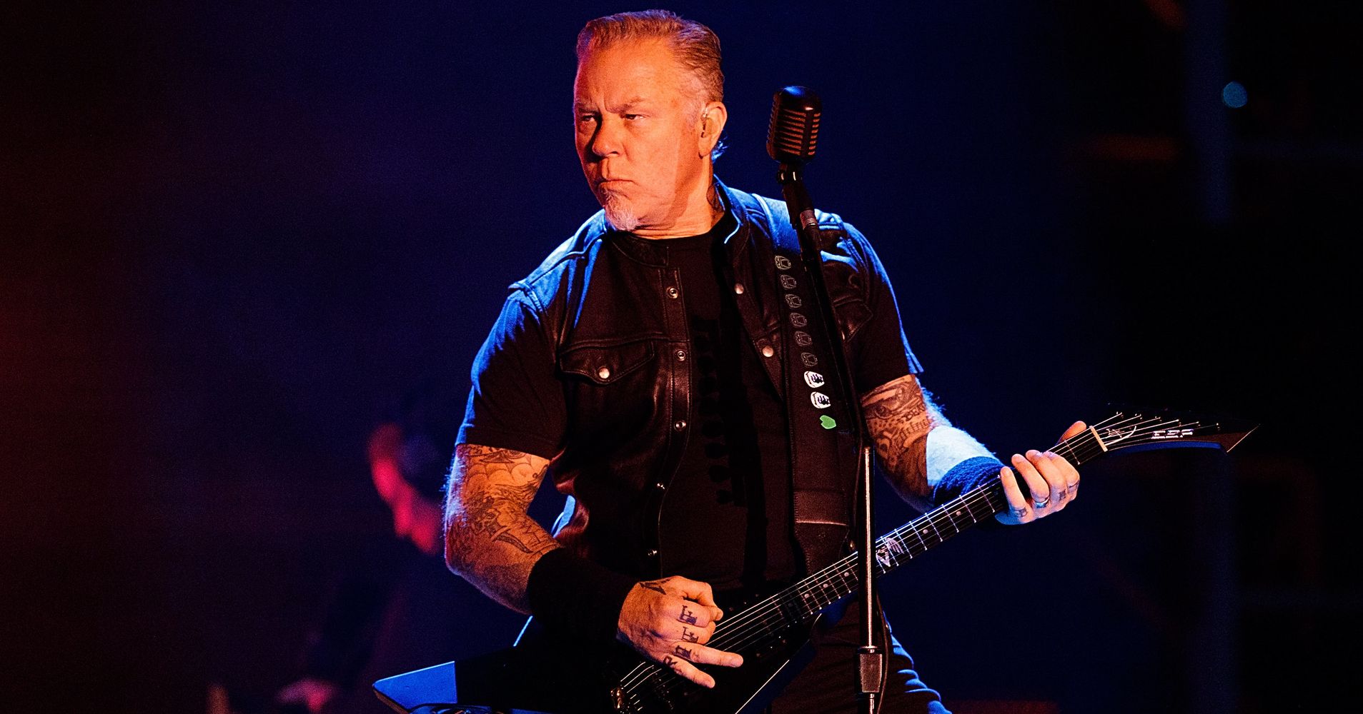 Metallica's James Hetfield Takes A Spill Onstage In Amsterdam | HuffPost