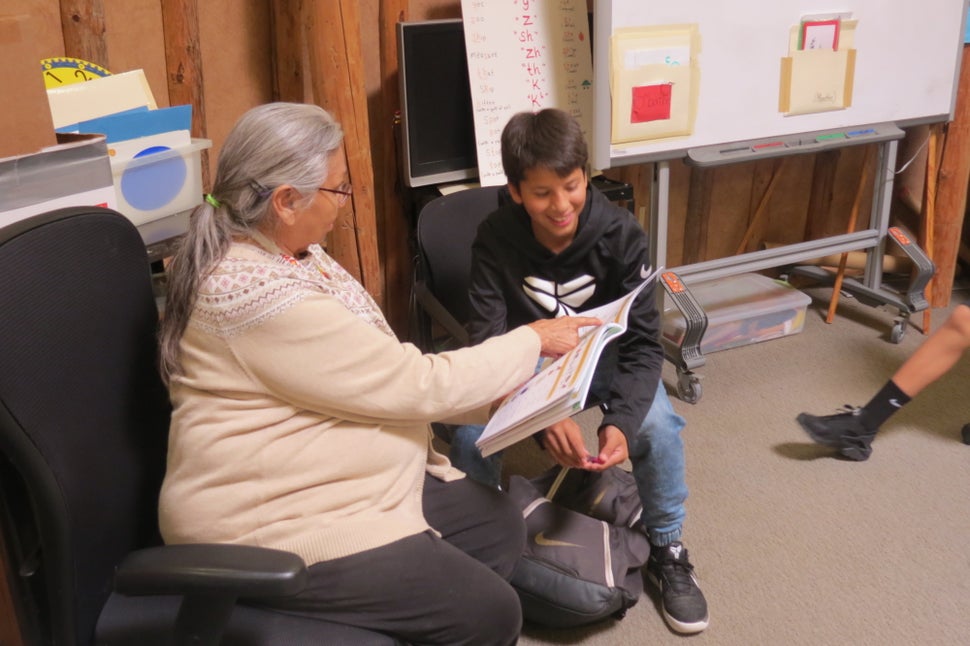 Wagoⁿze Phillips (left) teaching a student the Umonhon language with textbooks.