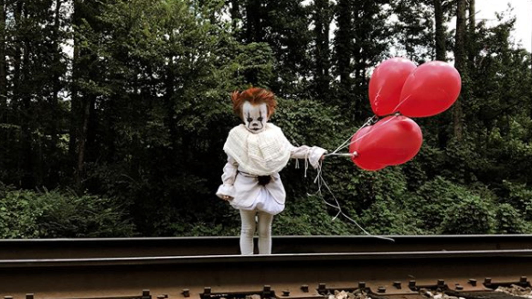 Boy Photographs Three-Year-Old Brother As Pennywise The Clown From 'It ...