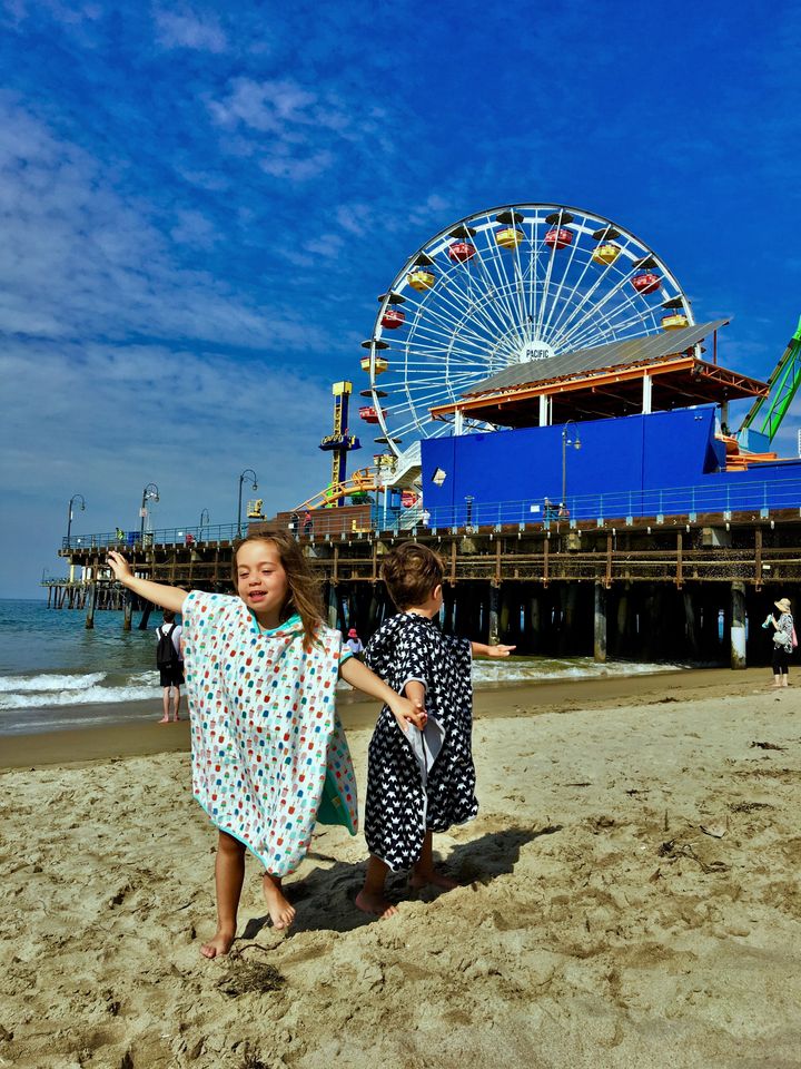 <p>London and Miles enjoying the Santa Monica pier in their ponchos that work in summer or #endless-summer adventures! With a sun protection factor of 50+, the double-layer towel protects baby skin from dangerous UV rays and effectively from wind thanks to the microfiber exterior ni the summer and can keep you warm in the winter. Perfect for a beach vacay!</p>