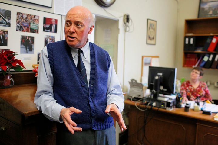 The state's entire congressional delegation has urged New Hampshire Secretary of State Bill Gardner to step down from the electoral commission.