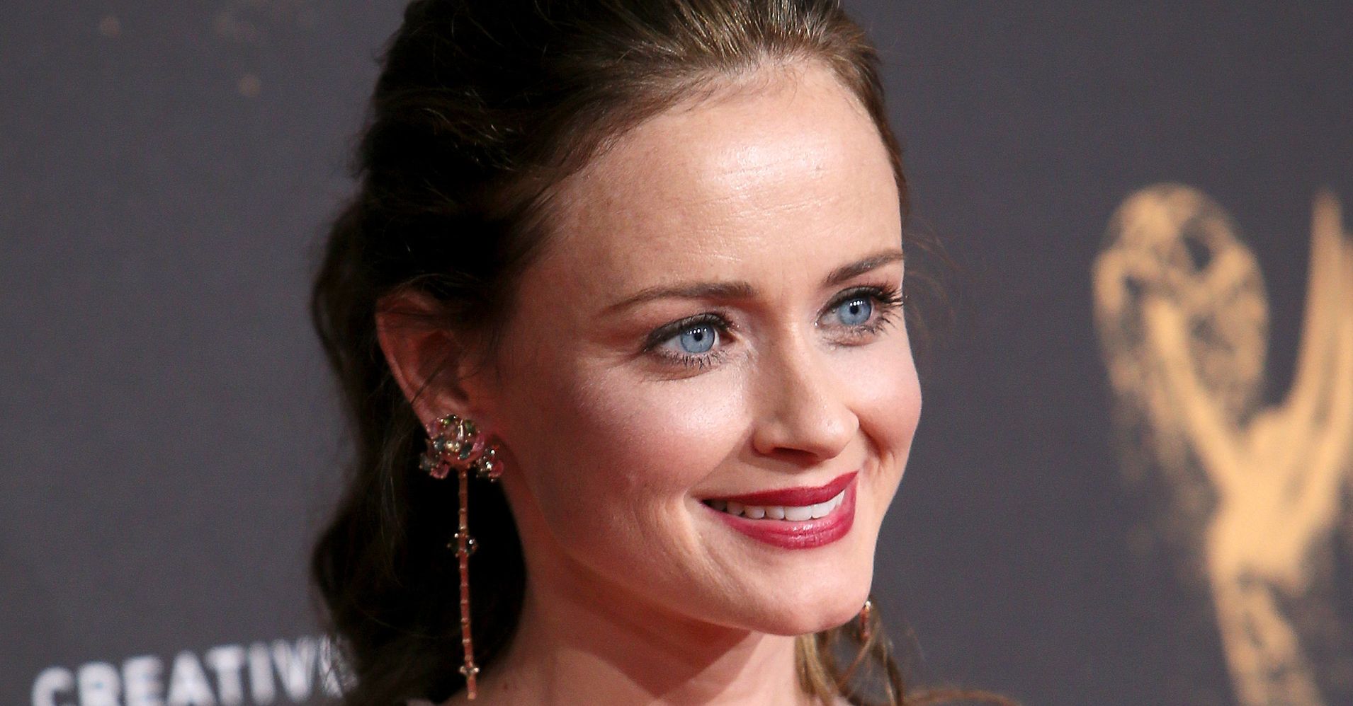 Alexis Bledel Has An Emmy Now Huffpost 