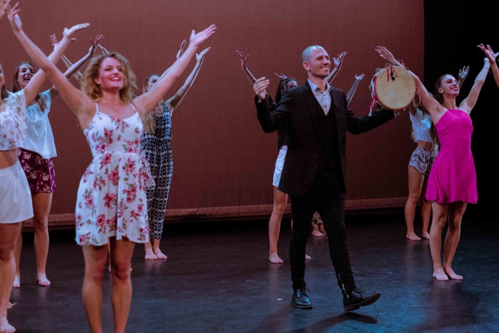 <p>Antonio Fini and dancers of FINI DANCE FESTIVAL 2017</p>