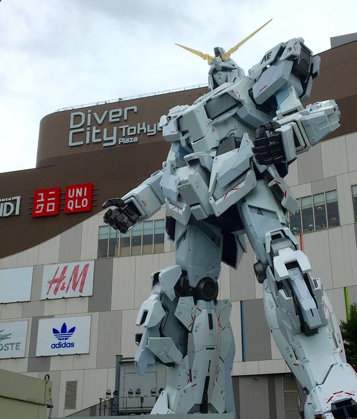 Gundam Unicorn stands guard over Diver City. 