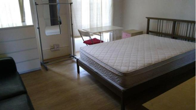 <strong>This studio flat in central London costs £1,200 per month </strong>