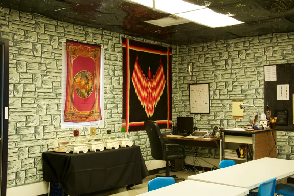 Oregon teacher makes Harry Potter-themed classroom