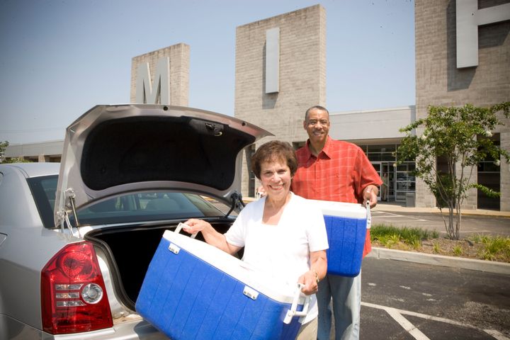 Each weekday at MIFA, over 100 volunteers deliver hot meals and smiles to Memphis area homebound seniors.