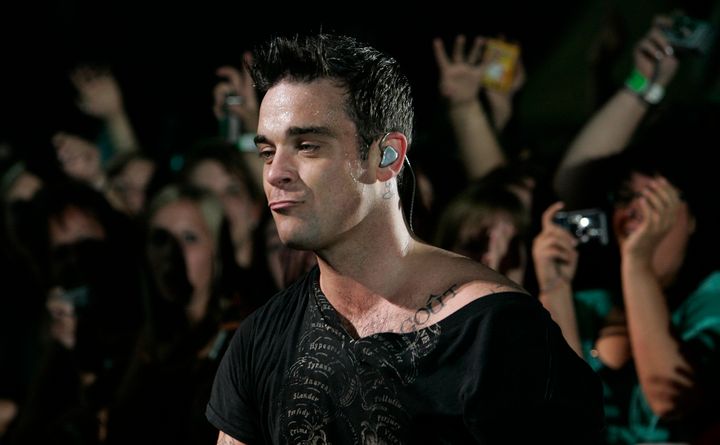 Robbie on stage during his 2006 tour Close Encounters 