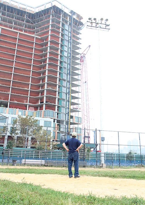 <p><strong>The Durst building under construction.</strong></p>