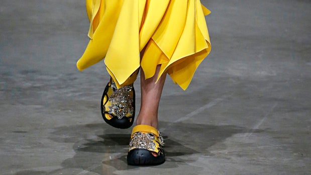 Ugly Crocs Are Back (Again) At Christopher Kane's London Fashion Week Show
