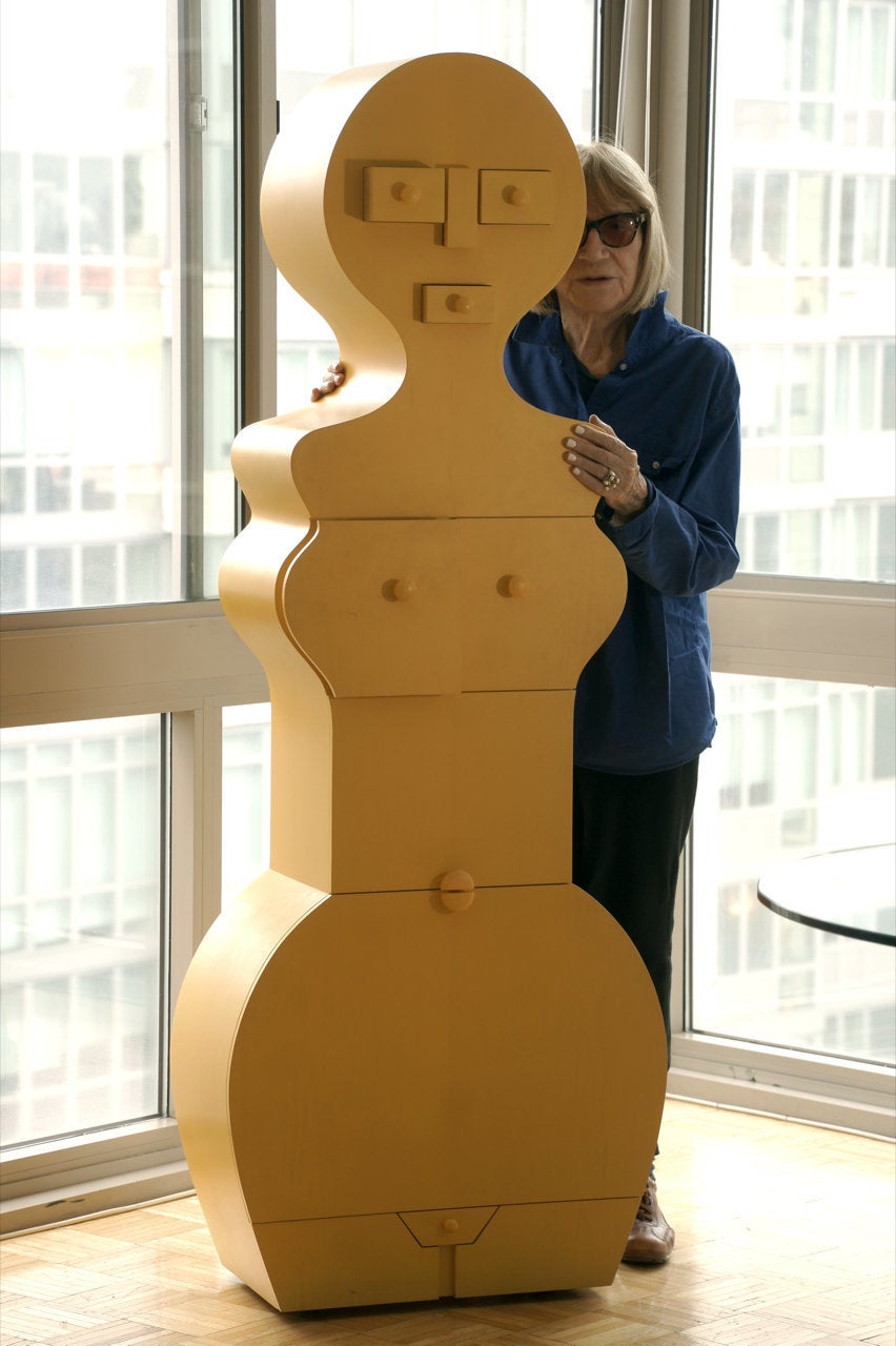 Nicola L. with "La Femme Commode." 