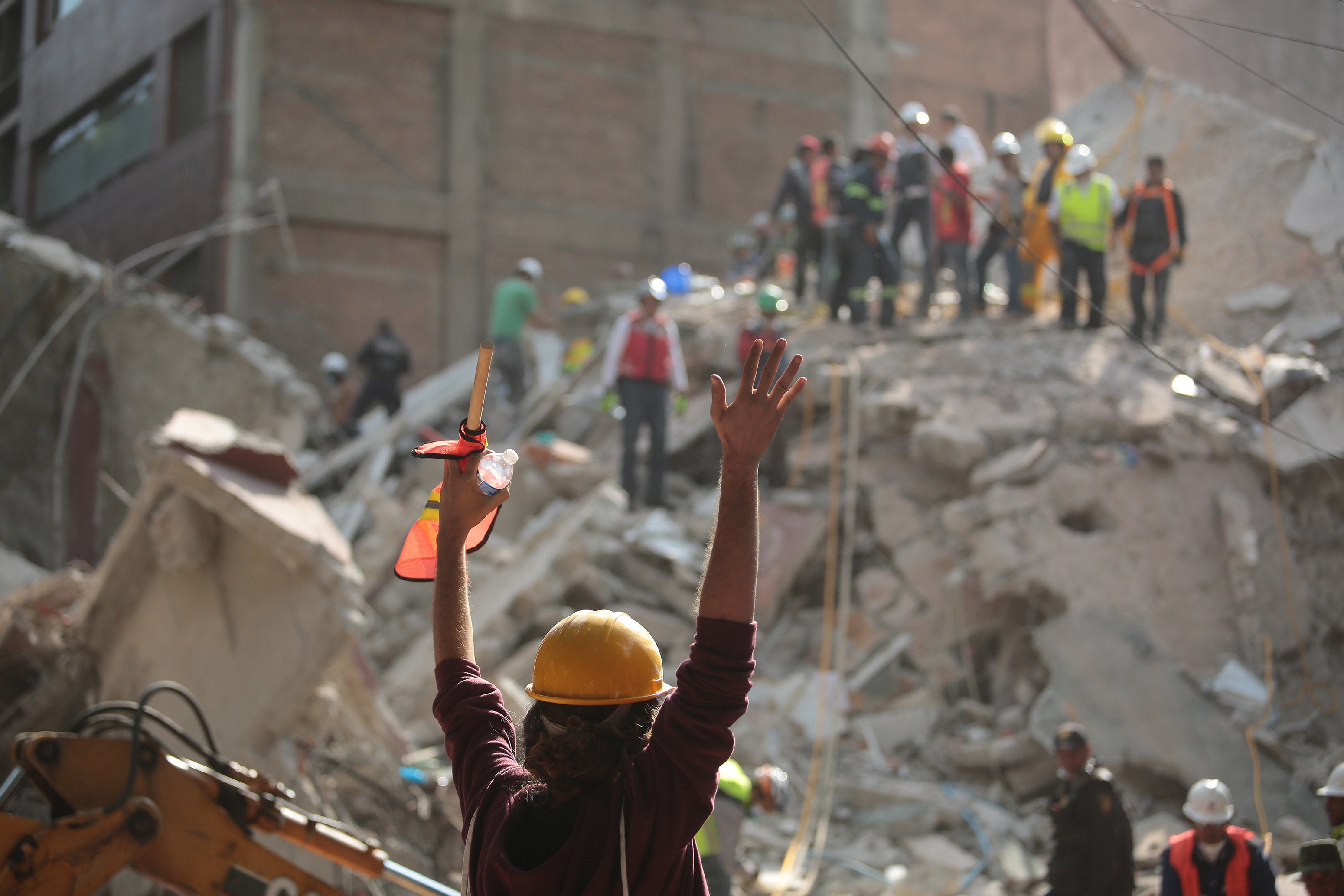 USA workers arrive in Mexico to aid quake rescue effort