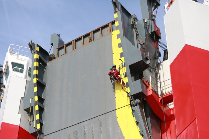 Activists are hanging from the ship's unloading door 