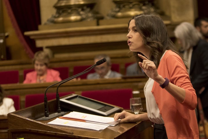 In a stormy session on September 6, the Catalan parliament approved the Referendum Law. In the photo, the leader of the Citizens party, Inés Arrimadas, speaks during the debate.