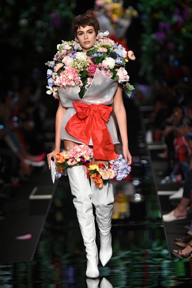 Kaia Gerber And Gigi Hadid Dress Up As Giant Bouquets Of 