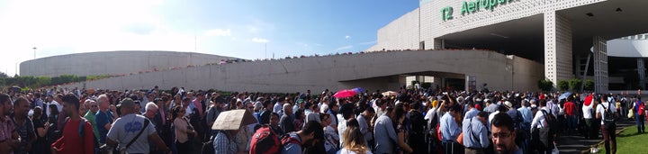 Confusion outside of Aeropuerto Internacional Benito Juárez