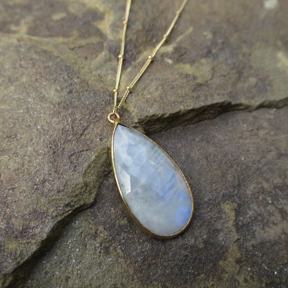 21 Pieces Of Moonstone Jewelry That Are Out Of This World | HuffPost