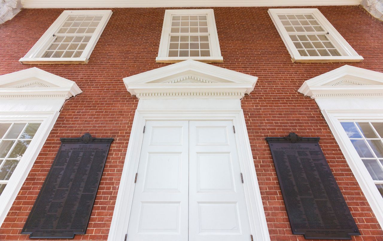 The board of visitors voted to remove the plaques commemorating former University of Virginia students who died fighting for the Confederacy in the Civil War.