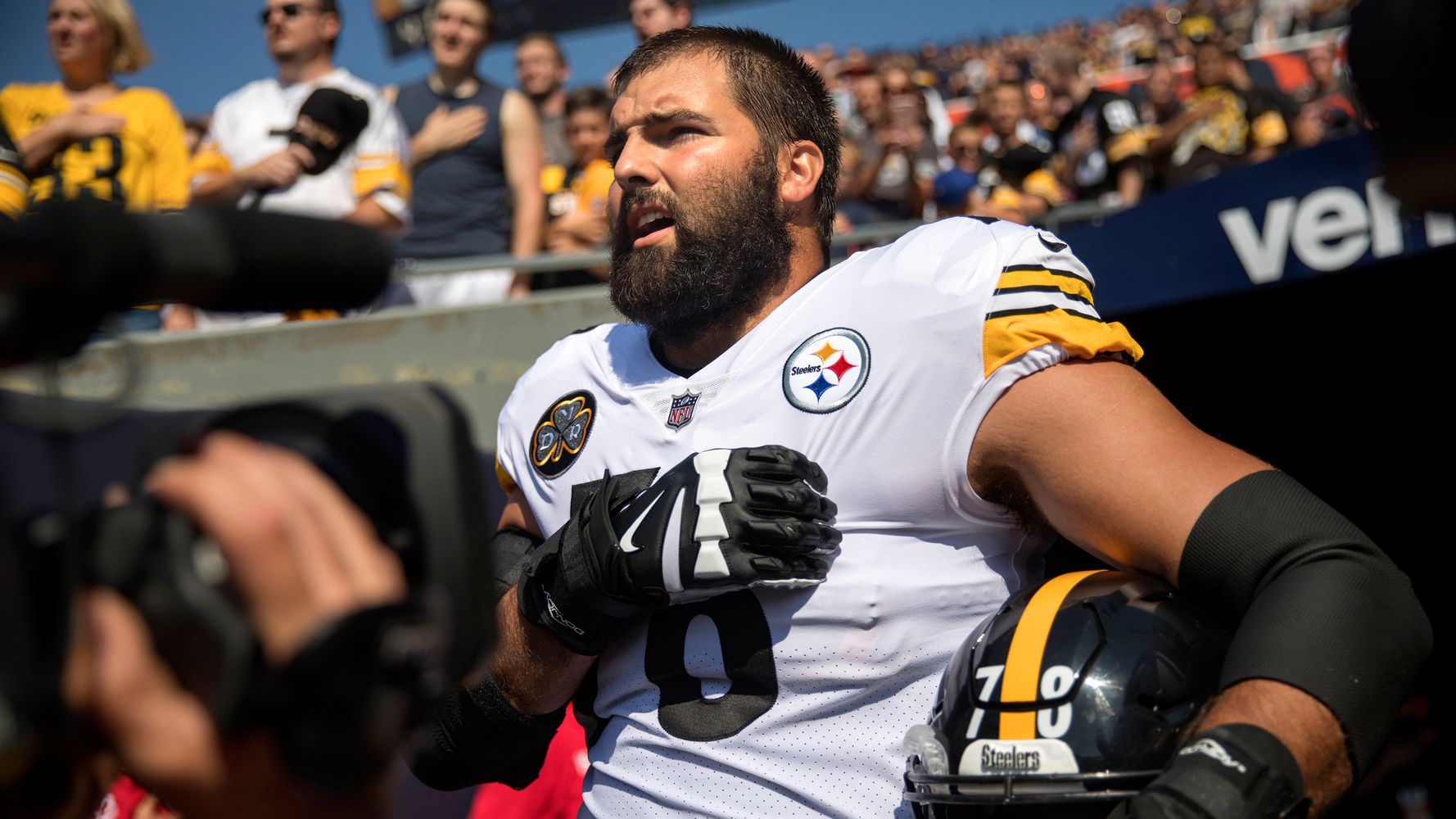 Steelers' Alejandro Villanueva doesn't join anthem protest - CBS News