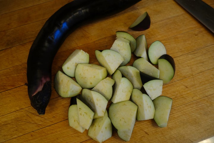 Roll-cut the eggplant into one-bite chunks