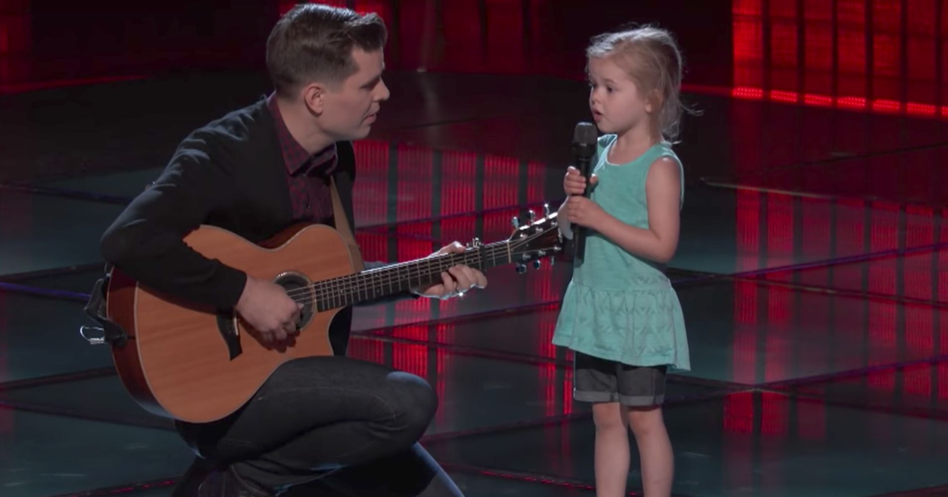 Adorable Father Daughter Duo Steal The Show During Voice Blind