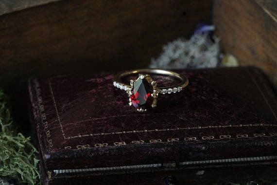 21 Vintage Inspired Engagement Rings That Will Never Go Out Of Style