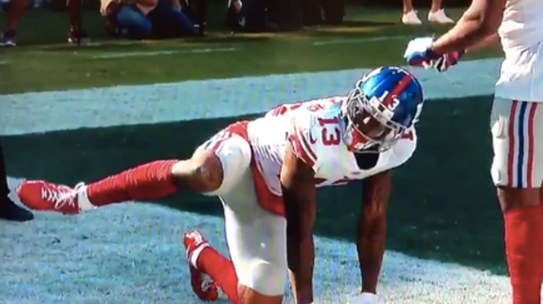 Odell Beckham Jr. pretends to be a dog peeing to celebrate his