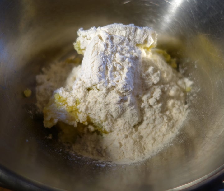 <p>A quarter-cup of flour - about 30 grams</p>