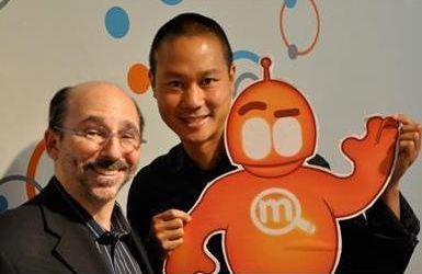 <p>Tony Hsieh with Steven Rosenbaum and the Magnify Mascot Magnus.</p>