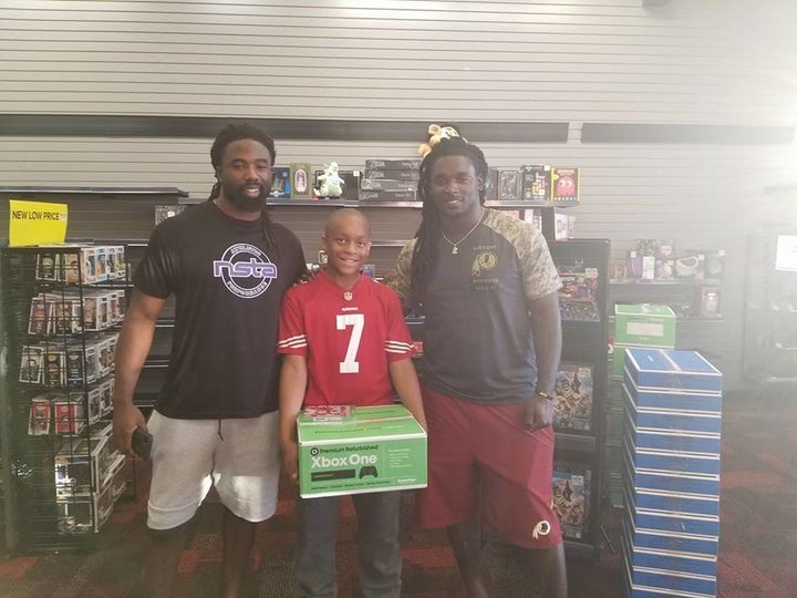 Jaden, center, with Washington Redskins players Keith Marshall and Rob Kelley.