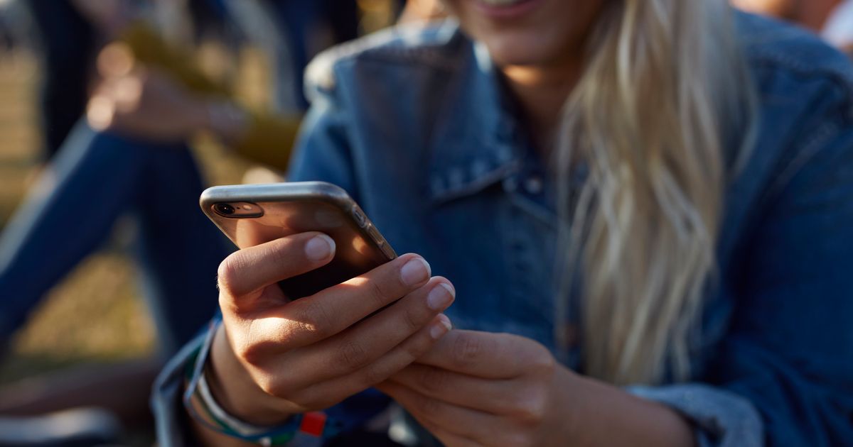 The 7 Problems With Our Phones | HuffPost Impact