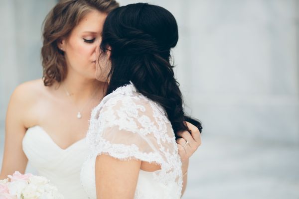 37 Romantic Wedding Kisses That Will Make Your Heart Skip A Beat Huffpost 3961