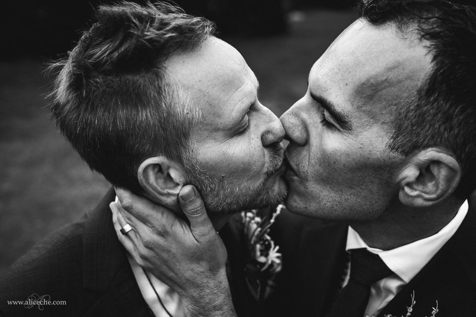 37 romantic wedding kisses that will make your heart skip a beat