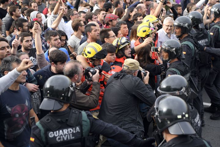 The picture of firefighters resisting police was become one of the standout images of resistance
