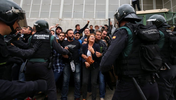 People confront Spanish Civil Guard officers outside a polling station for the banned independence referendum in Sant Julia de Ramis, Spain, October 1, 2017. 