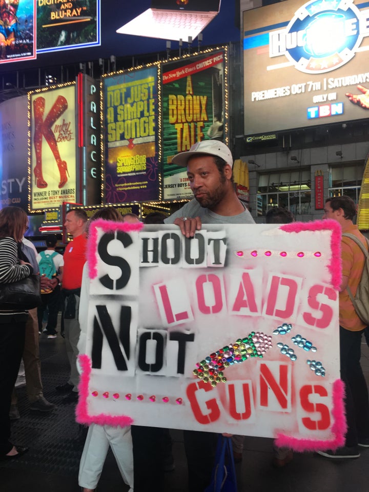 GAG is “committed to nonviolently breaking the gun industry’s chain of death—investors, manufacturers, the NRA and politicians who block strong gun laws.” 